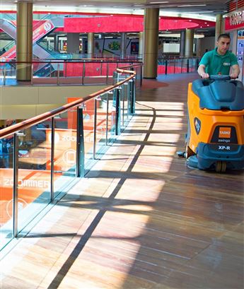 Mall-and-shop-cleaning