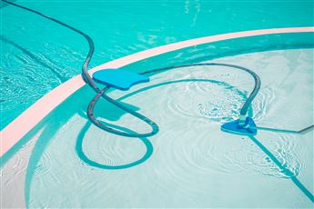 water-vacuum-cleaner-bottom-pool-cleaning-pool-und